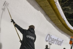 uvex schutzkleidung im einsatz bei arbeiten a der rodelbahn in oberhof
