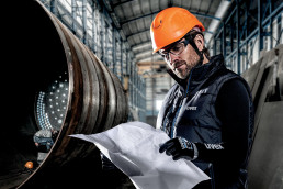 Industriearbeiter麻省理工学院uvex Schutzkleidung、Schutzhelm Schutzbrile Schutzhandschuhen