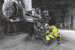 Bergbauarbeiter麻省理工学院uvex Schutzausrustung一个静脉Maschine